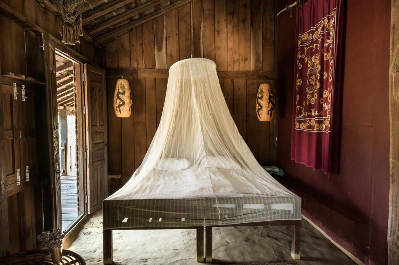 Shanta Ghar A Rustic Guesthouse Chitwan Exterior photo
